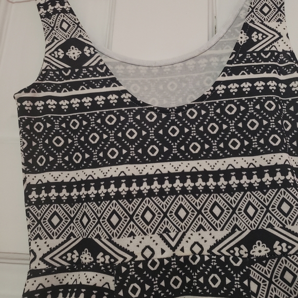 HM Divided patterned black/white mini dress - Picture 3 of 7